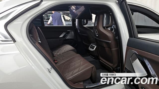 BMW 7 Series 2023 — Şəkil 12/20