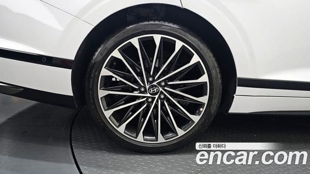 Hyundai Grandeur 2023 — ფოტო 5/20