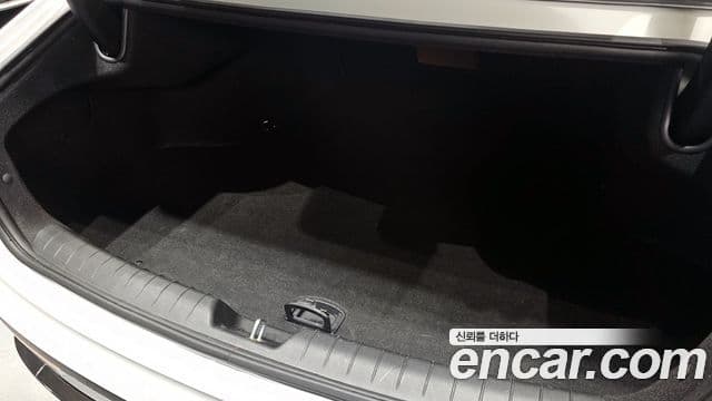 Hyundai Grandeur Hybrid 2023 — Photo 13/30