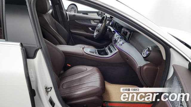 Mercedes-Benz CLS-Class 2021 — Photo 30/35