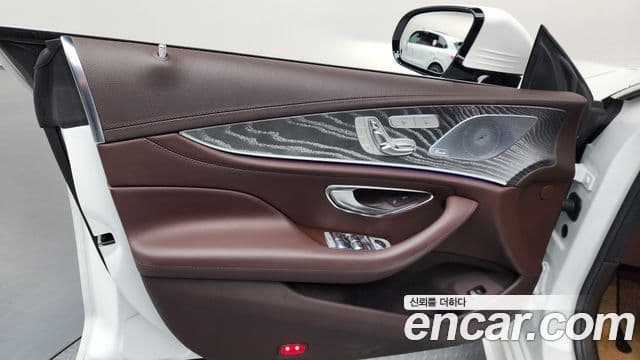 Mercedes-Benz CLS-Class 2021 — Photo 29/35