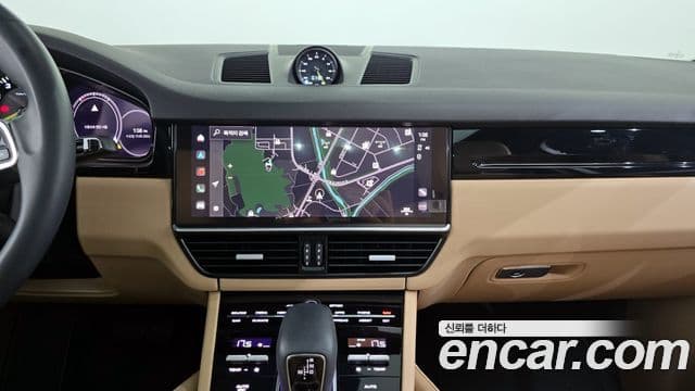Porsche Cayenne 2023 — ფოტო 17/20