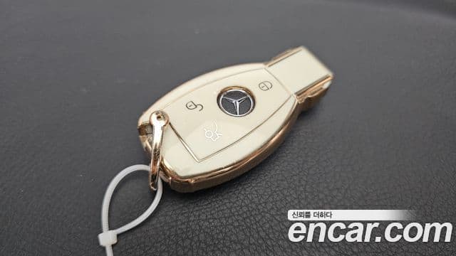 Mercedes-Benz GLC-Class 2018 — Şəkil 16/20
