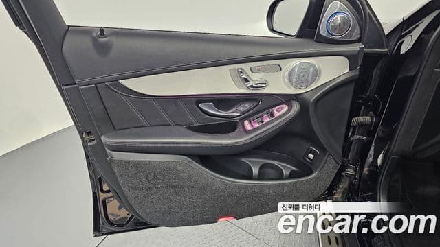 Mercedes-Benz GLC-Class 2018 — Photo 9/33