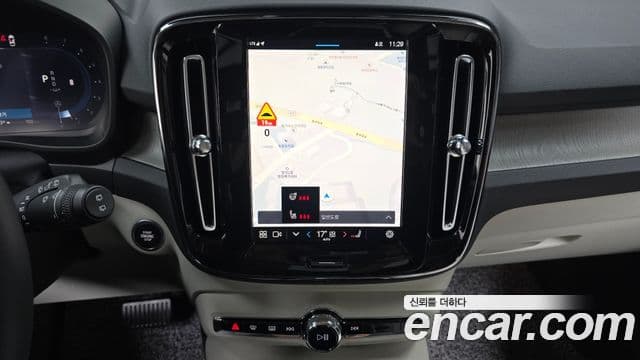 Volvo XC40 2025 — Şəkil 13/20