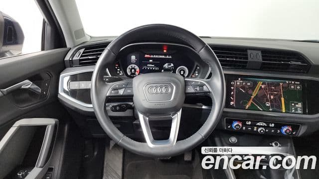 Audi Q3 2020 — ფოტო 13/20
