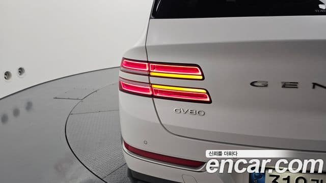 Genesis GV80 2021 — ფოტო 16/37