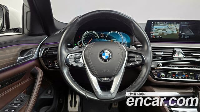 BMW 5 Series 2018 — Фото 14/20