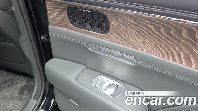 Genesis G90 2022 — Photo 34/35
