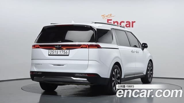 Kia Carnival 2022 — ფოტო 2/20
