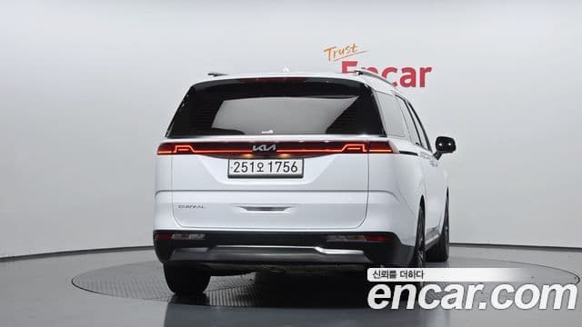 Kia Carnival 2022 — ფოტო 4/20