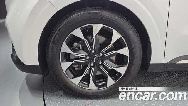 Kia Carnival 2022 — ფოტო 5/20