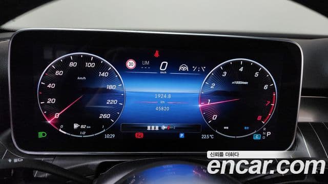 Mercedes-Benz C-Class 2023 — ფოტო 8/20