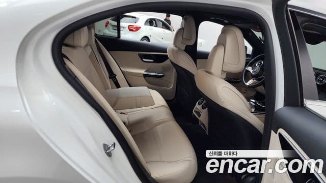 Mercedes-Benz C-Class 2023 — ფოტო 11/20