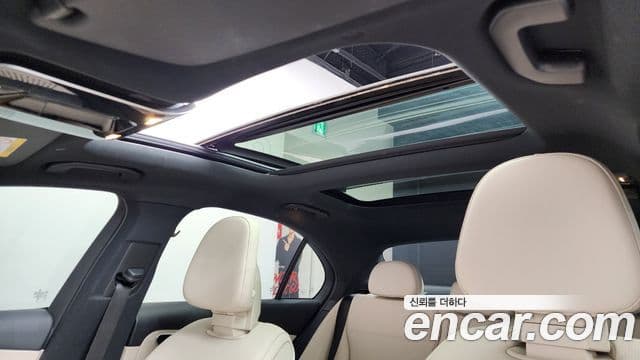 Mercedes-Benz C-Class 2023 — ფოტო 16/20