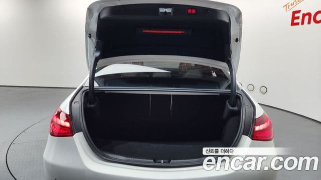 Mercedes-Benz C-Class 2023 — ფოტო 18/20