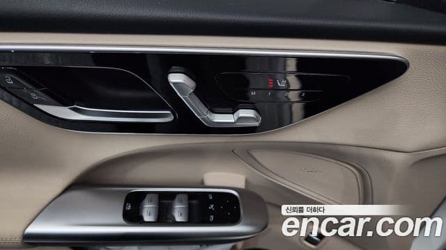 Mercedes-Benz C-Class 2023 — ფოტო 19/20