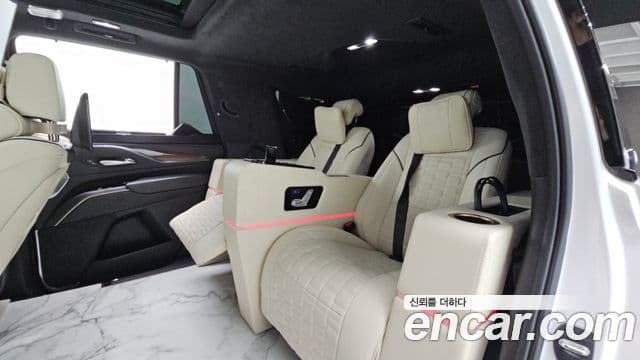 Cadillac Escalade 2021 — ფოტო 13/20