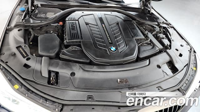 BMW 7 Series 2018 — ფოტო 19/20