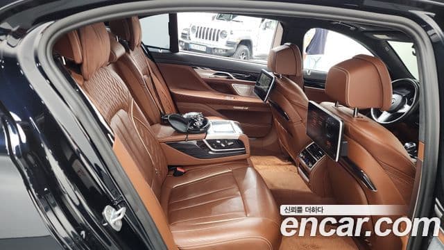 BMW 7 Series 2018 — ფოტო 14/20