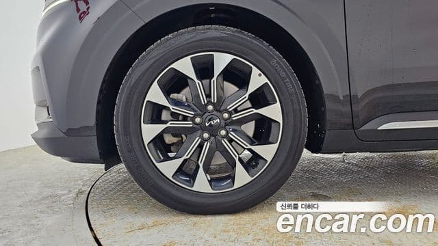 Kia Carnival 2022 — ფოტო 5/20