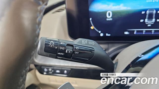Kia Carnival 2022 — ფოტო 18/20