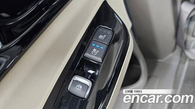 Kia Carnival 2022 — ფოტო 19/20