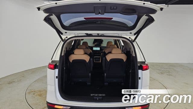 Kia Carnival 2022 — Şəkil 17/20