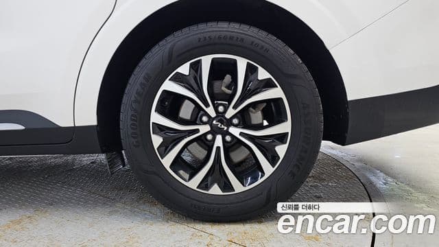 Kia Carnival 2022 — Photo 25/33