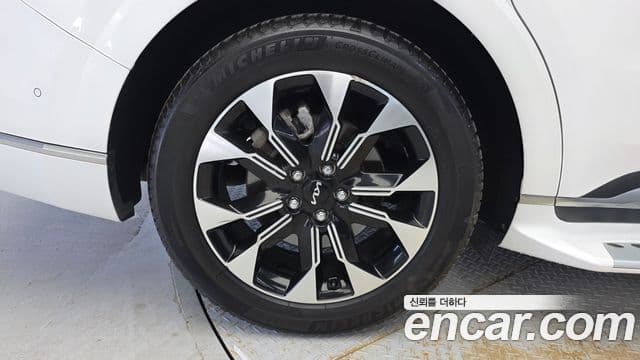 Kia Carnival 2022 — ფოტო 5/20