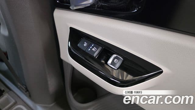 Kia Carnival 2022 — ფოტო 18/20