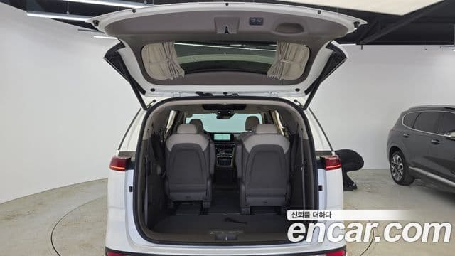 Kia Carnival 2022 — ფოტო 20/20