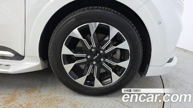 Kia Carnival 2022 — Photo 30/32