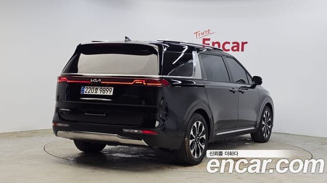 Kia Carnival 2023 — ფოტო 2/20