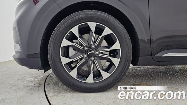 Kia Carnival 2023 — ფოტო 5/20