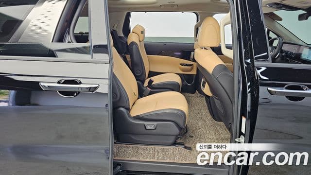 Kia Carnival 2023 — ფოტო 11/20
