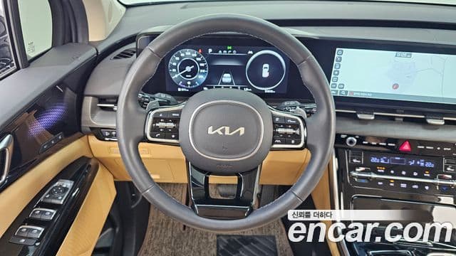 Kia Carnival 2023 — ფოტო 13/20