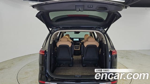 Kia Carnival 2023 — ფოტო 17/20