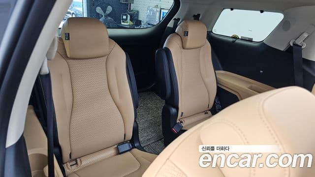 Kia Carnival 2023 — ფოტო 19/20