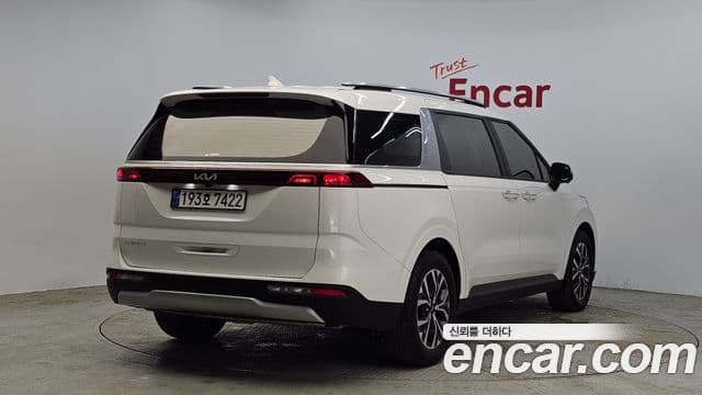 Kia Carnival 2022 — ფოტო 2/20
