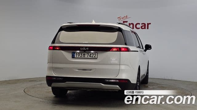 Kia Carnival 2022 — ფოტო 4/20