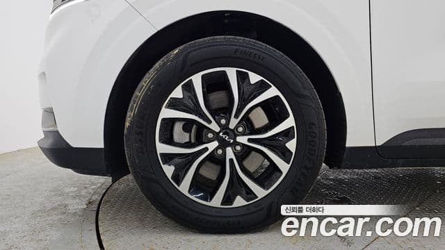 Kia Carnival 2022 — ფოტო 5/20