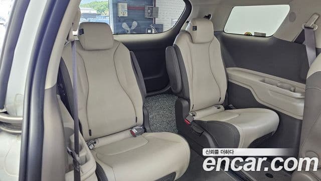 Kia Carnival 2022 — ფოტო 18/20