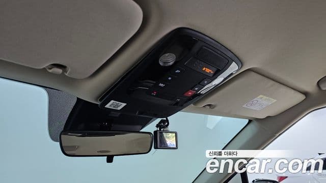 Kia Carnival 2022 — ფოტო 19/20