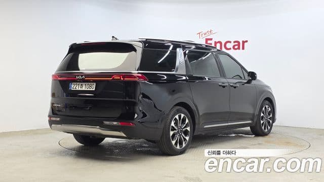 Kia Carnival 2023 — ფოტო 2/20