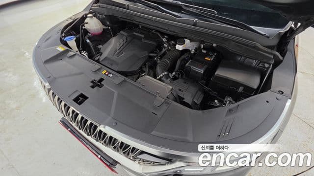 Kia Carnival 2023 — ფოტო 6/20