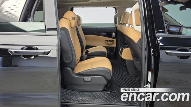 Kia Carnival 2023 — ფოტო 12/20