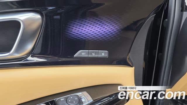 Kia Carnival 2023 — ფოტო 17/20