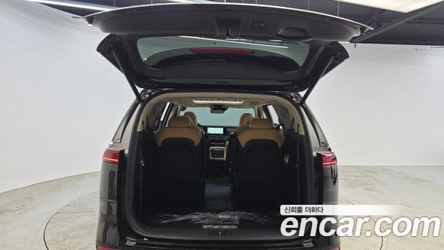 Kia Carnival 2023 — ფოტო 20/20