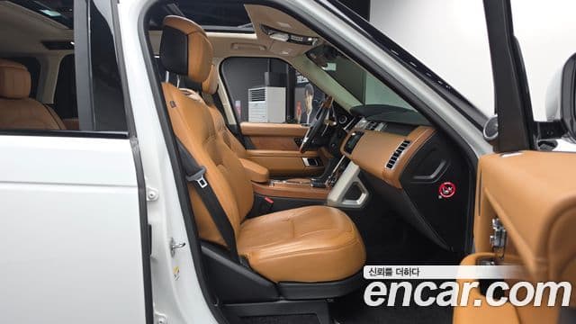 Land Rover Range Rover 2019 — Photo 18/20